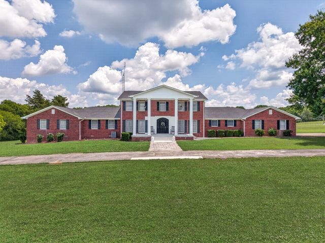 45 Boning Rd, Fayetteville, TN 37334