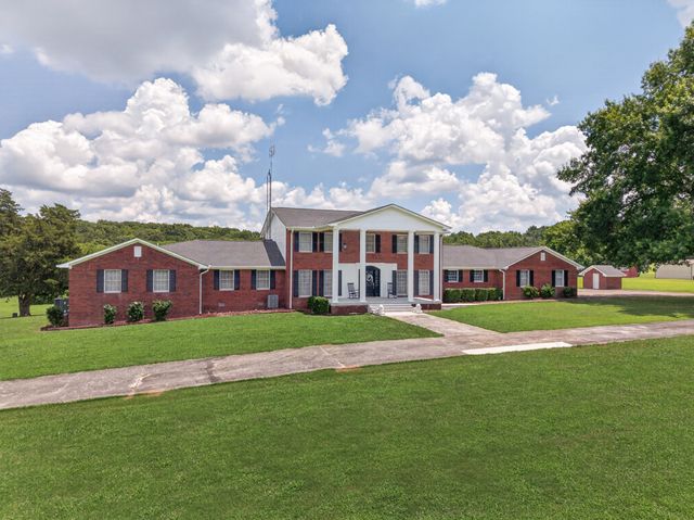 45 Boning Rd, Fayetteville, TN 37334