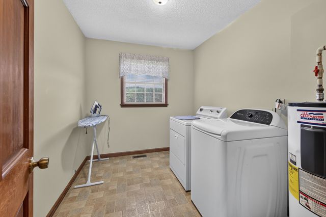 45 Boning Rd, Fayetteville, TN 37334