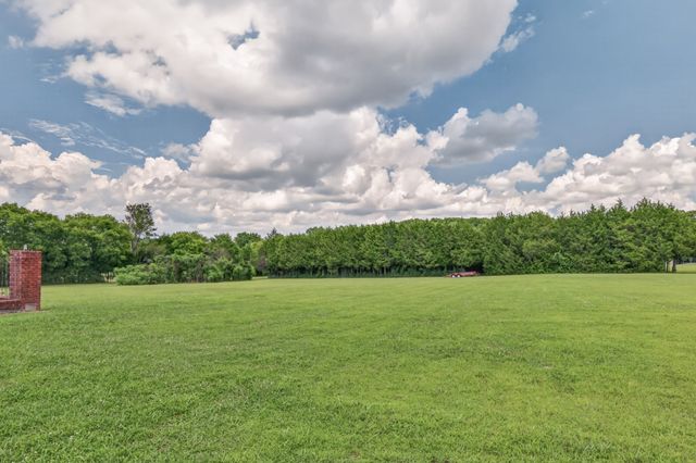 45 Boning Rd, Fayetteville, TN 37334
