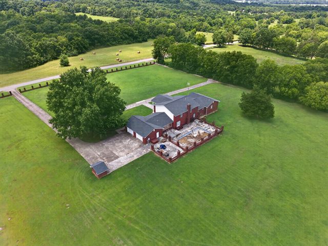 45 Boning Rd, Fayetteville, TN 37334
