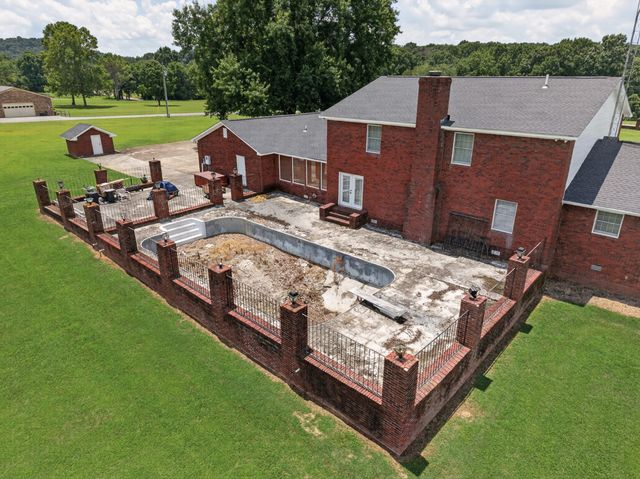 45 Boning Rd, Fayetteville, TN 37334