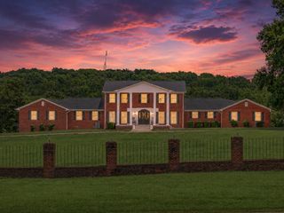 45 Boning Rd, Fayetteville, TN 37334