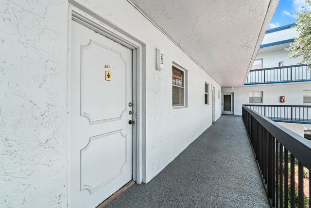 3170 Holiday Springs Boulevard 6-203, Margate, FL 33063