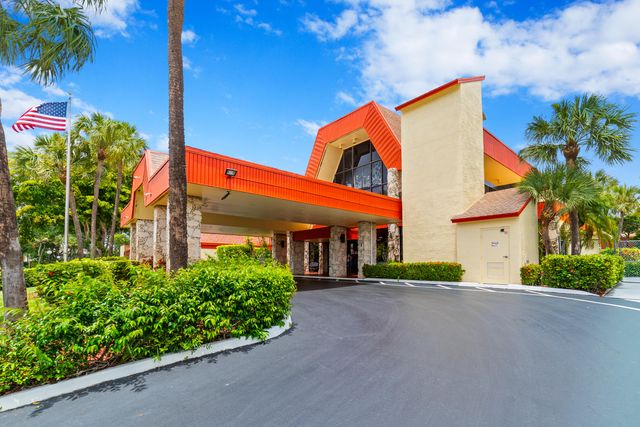 3170 Holiday Springs Boulevard 6-203, Margate, FL 33063