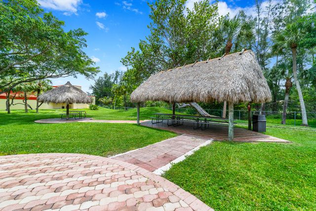 3170 Holiday Springs Boulevard 6-203, Margate, FL 33063