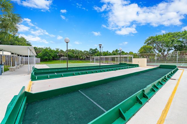 3170 Holiday Springs Boulevard 6-203, Margate, FL 33063