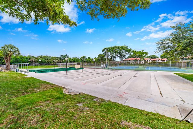 3170 Holiday Springs Boulevard 6-203, Margate, FL 33063