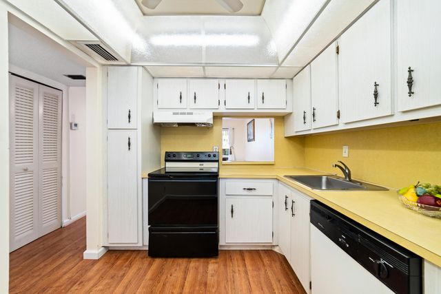 3170 Holiday Springs Boulevard 6-203, Margate, FL 33063