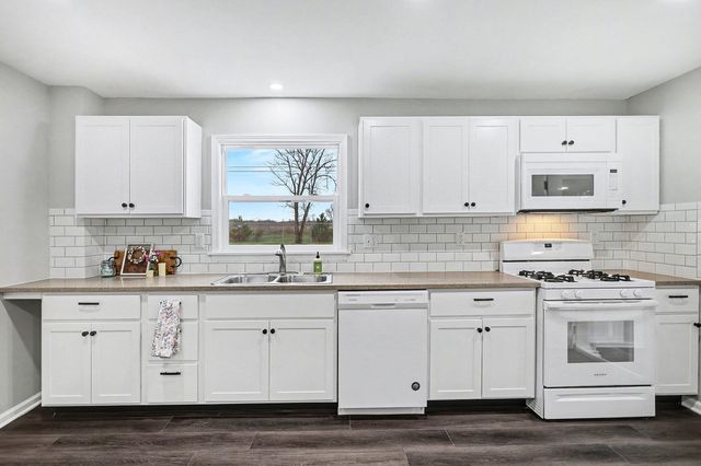 1048 S Kalamazoo Avenue, Marshall City, MI 49068