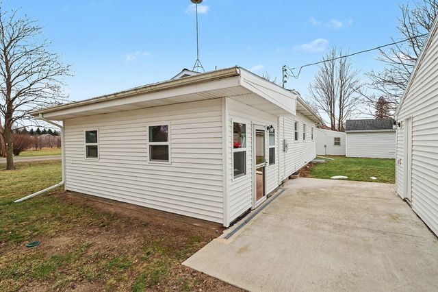 1048 S Kalamazoo Avenue, Marshall City, MI 49068