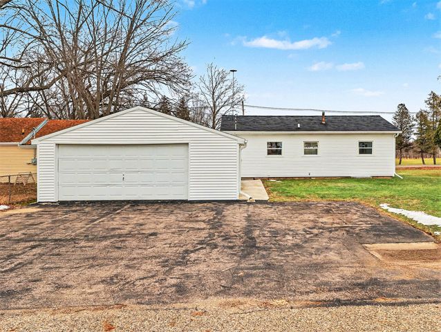 1048 S Kalamazoo Avenue, Marshall City, MI 49068