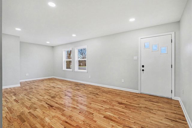 1048 S Kalamazoo Avenue, Marshall City, MI 49068