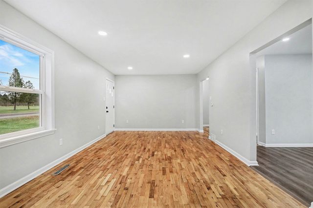 1048 S Kalamazoo Avenue, Marshall City, MI 49068