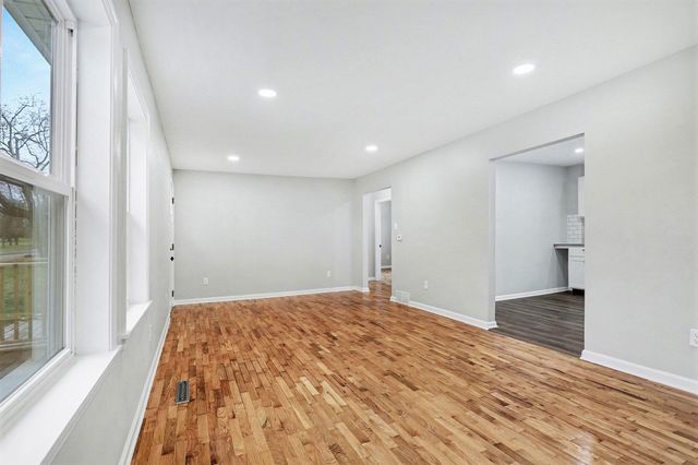 1048 S Kalamazoo Avenue, Marshall City, MI 49068