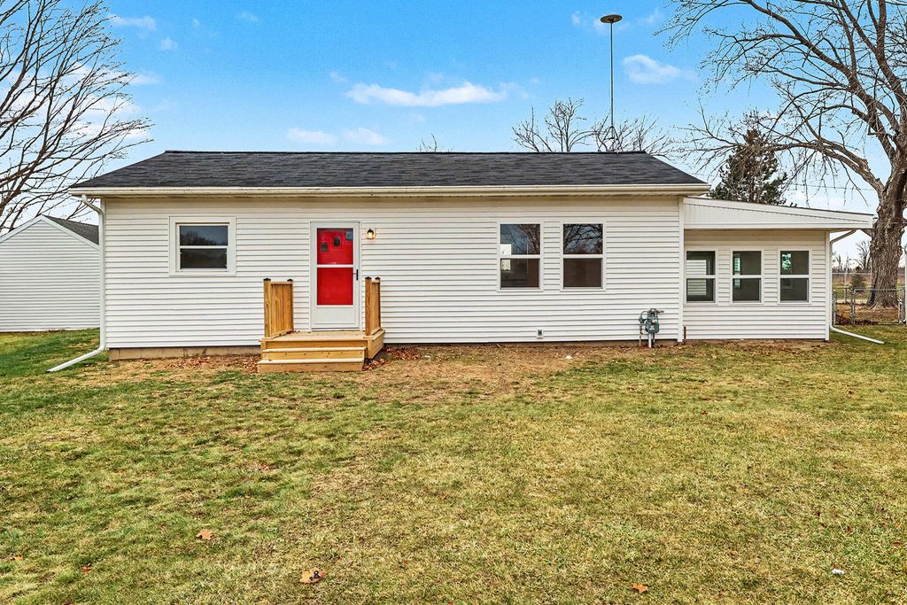 1048 S Kalamazoo Avenue, Marshall City, MI 49068