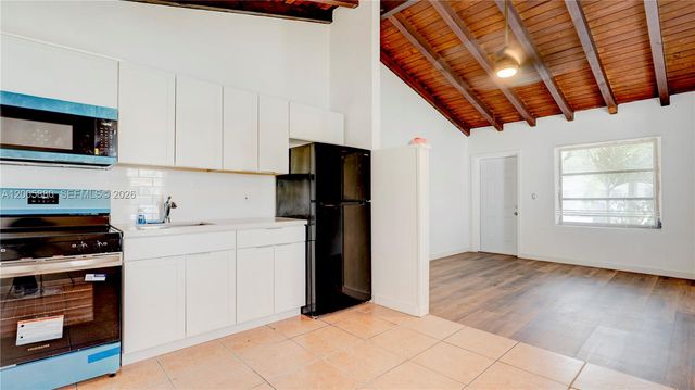 1085 NE 128th St FRONT, North Miami, FL 33161