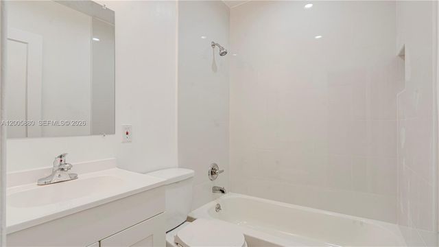 1085 NE 128th St FRONT, North Miami, FL 33161