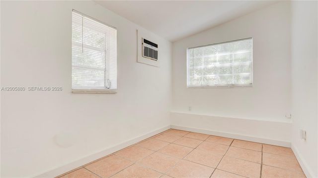 1085 NE 128th St FRONT, North Miami, FL 33161