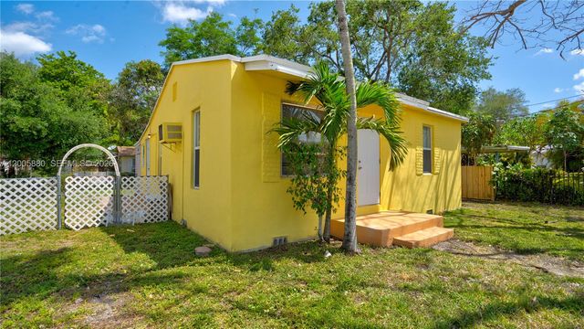 1085 NE 128th St FRONT, North Miami, FL 33161