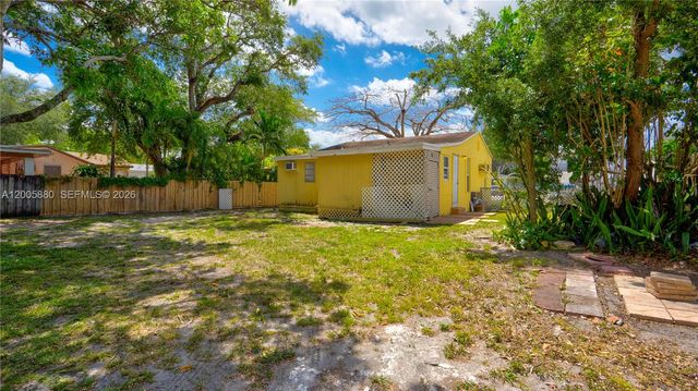 1085 NE 128th St FRONT, North Miami, FL 33161