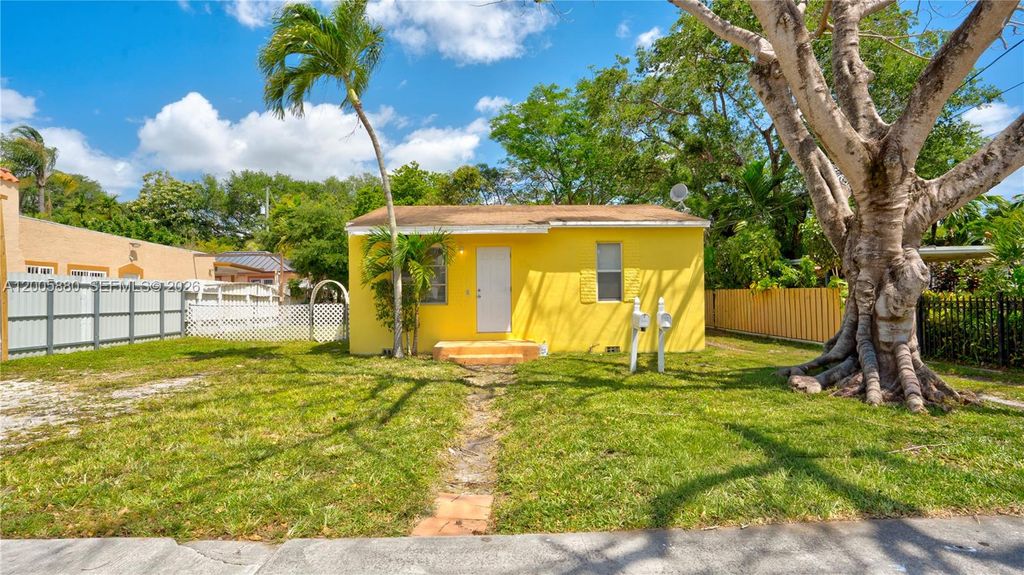 1085 NE 128th St FRONT, North Miami, FL 33161