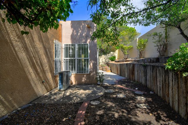 5512 Avenida Cuesta NE, Albuquerque, NM 87111