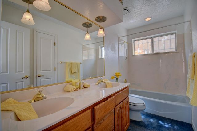 5512 Avenida Cuesta NE, Albuquerque, NM 87111
