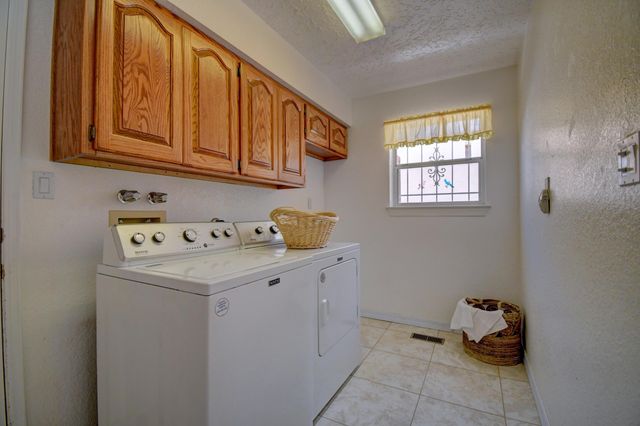 5512 Avenida Cuesta NE, Albuquerque, NM 87111