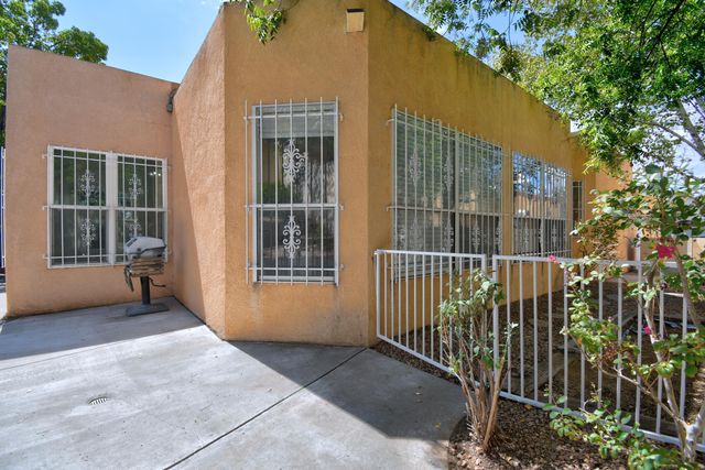 5512 Avenida Cuesta NE, Albuquerque, NM 87111