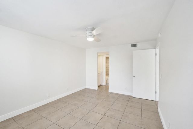 9430 Poinciana Place 415, Davie, FL 33324