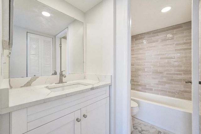 9430 Poinciana Place 415, Davie, FL 33324