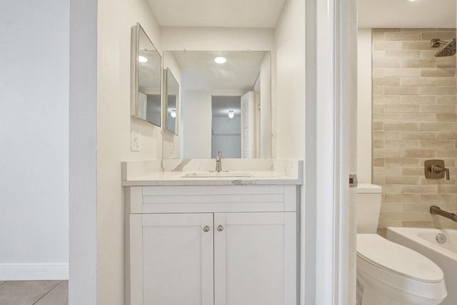 9430 Poinciana Place 415, Davie, FL 33324