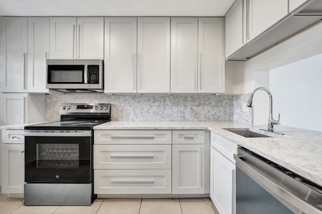 9430 Poinciana Place 415, Davie, FL 33324