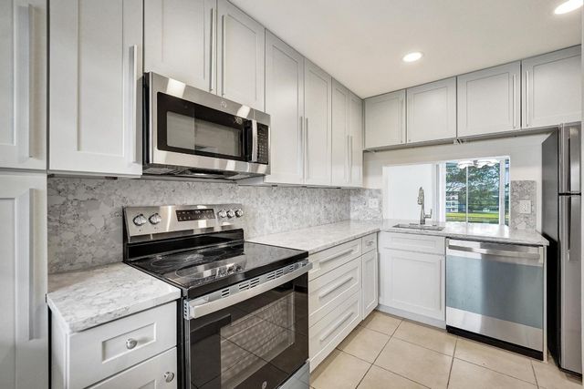 9430 Poinciana Place 415, Davie, FL 33324