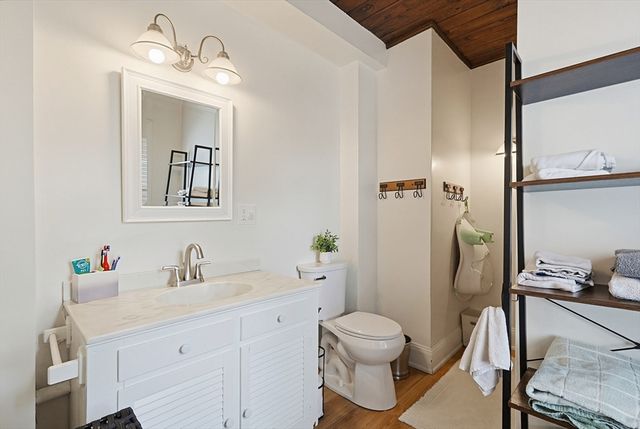 97 Middle Rd, Acushnet, MA 02743