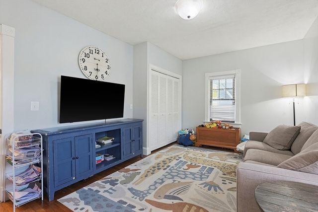 97 Middle Rd, Acushnet, MA 02743