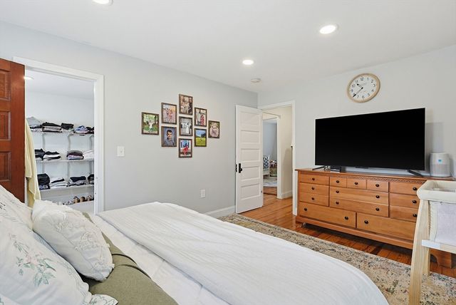 97 Middle Rd, Acushnet, MA 02743