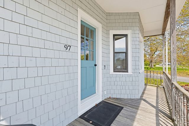 97 Middle Rd, Acushnet, MA 02743