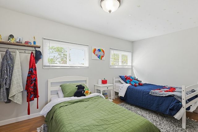 97 Middle Rd, Acushnet, MA 02743