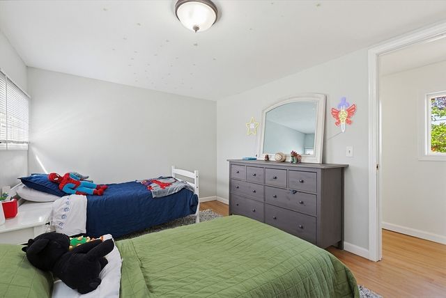 97 Middle Rd, Acushnet, MA 02743