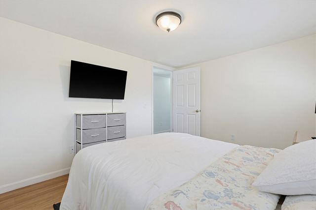 97 Middle Rd, Acushnet, MA 02743