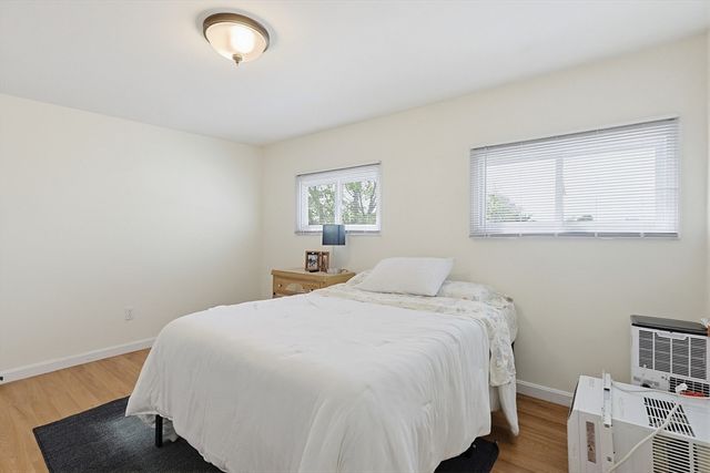 97 Middle Rd, Acushnet, MA 02743