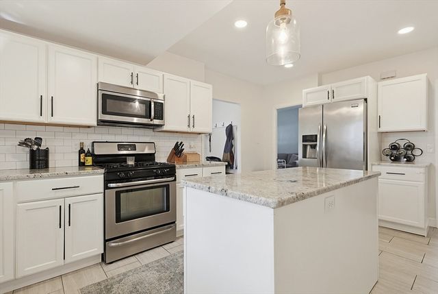 97 Middle Rd, Acushnet, MA 02743