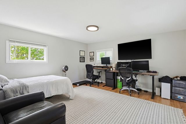 97 Middle Rd, Acushnet, MA 02743