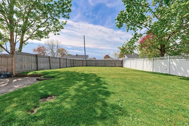 97 Middle Rd, Acushnet, MA 02743