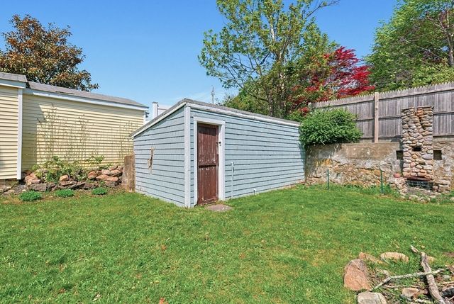 97 Middle Rd, Acushnet, MA 02743