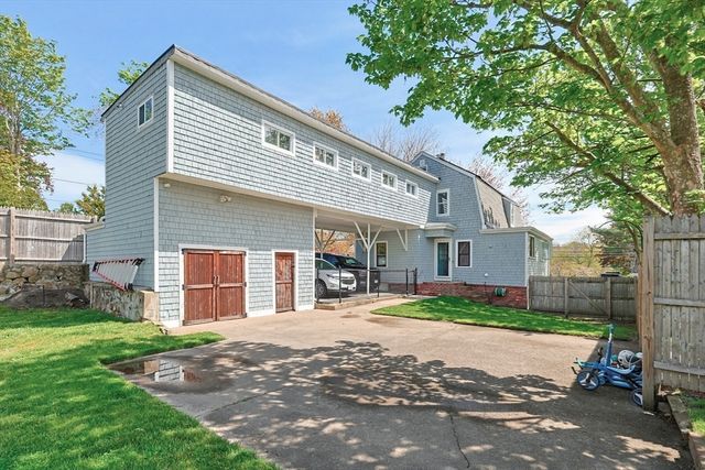 97 Middle Rd, Acushnet, MA 02743