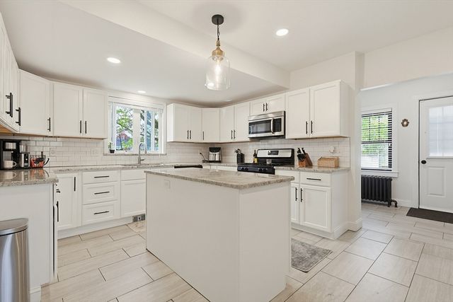 97 Middle Rd, Acushnet, MA 02743