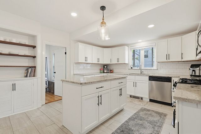 97 Middle Rd, Acushnet, MA 02743